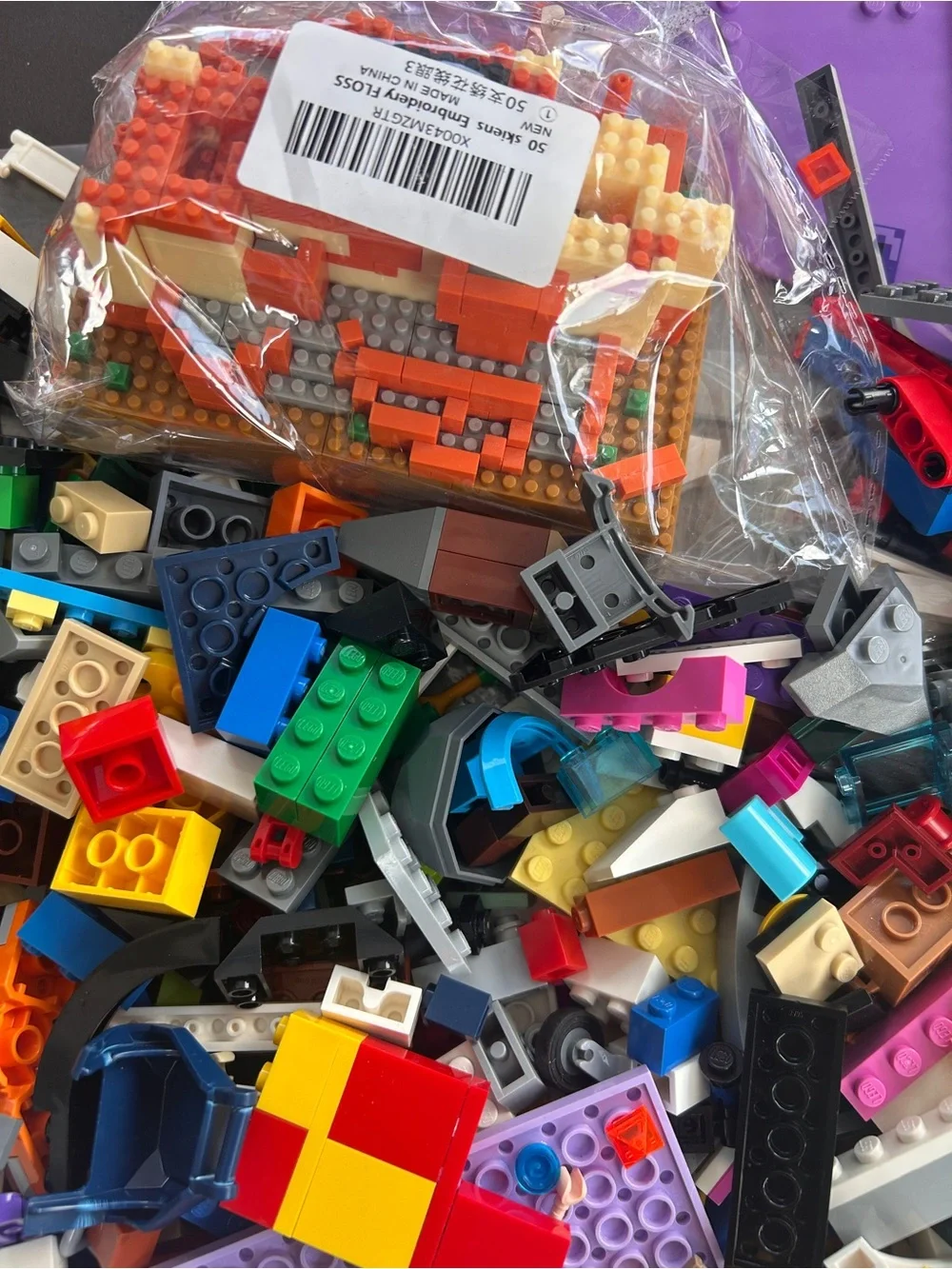 LEGO Bulk lot 4.12 pounds (which includes box) Loc: J2